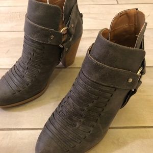 ***WOMENS QUPID GRAY BOOTLETS***